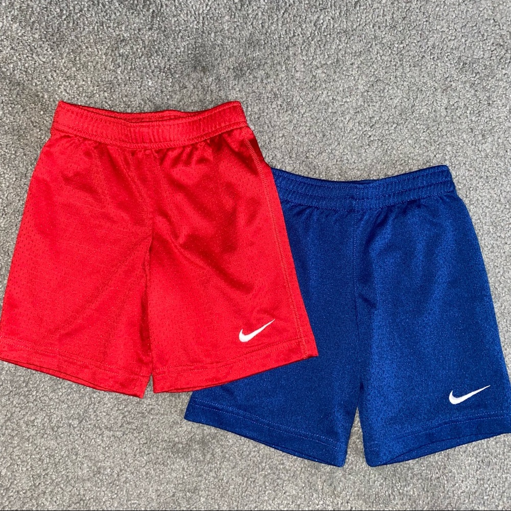 Nike: Boy’s Shorts (size: 5/6)